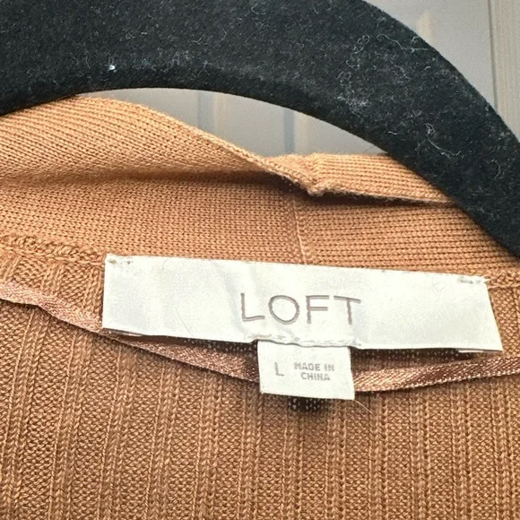 LOFT Women's Tan Sweater - Picture 3 of 3
